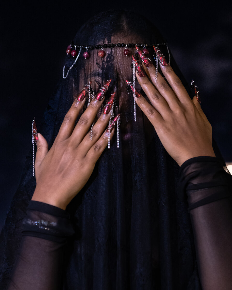 Yellow Mellow Clawz Halloween 2024